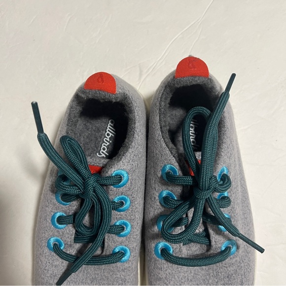Allbirds 5 women’s grey and turquoise wool runners